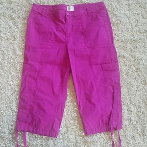 St. John's Bay fuschia cargo capris